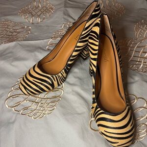 JM Zebra Calf Hair Block Heel Pump in Nude & Black